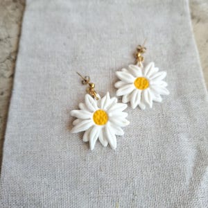 Daisy earrings - White flower earrings - handmade stainless steel jewelry