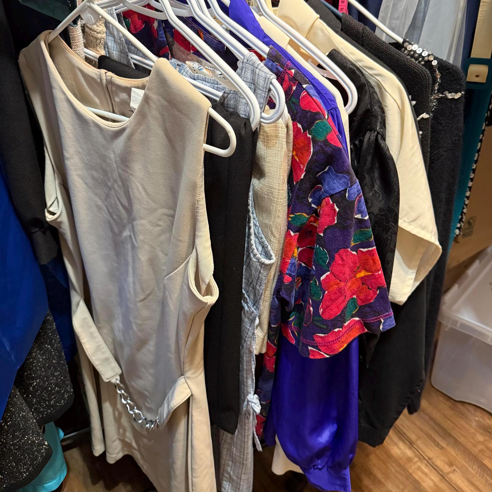 Wholesale clothing vendors Canada