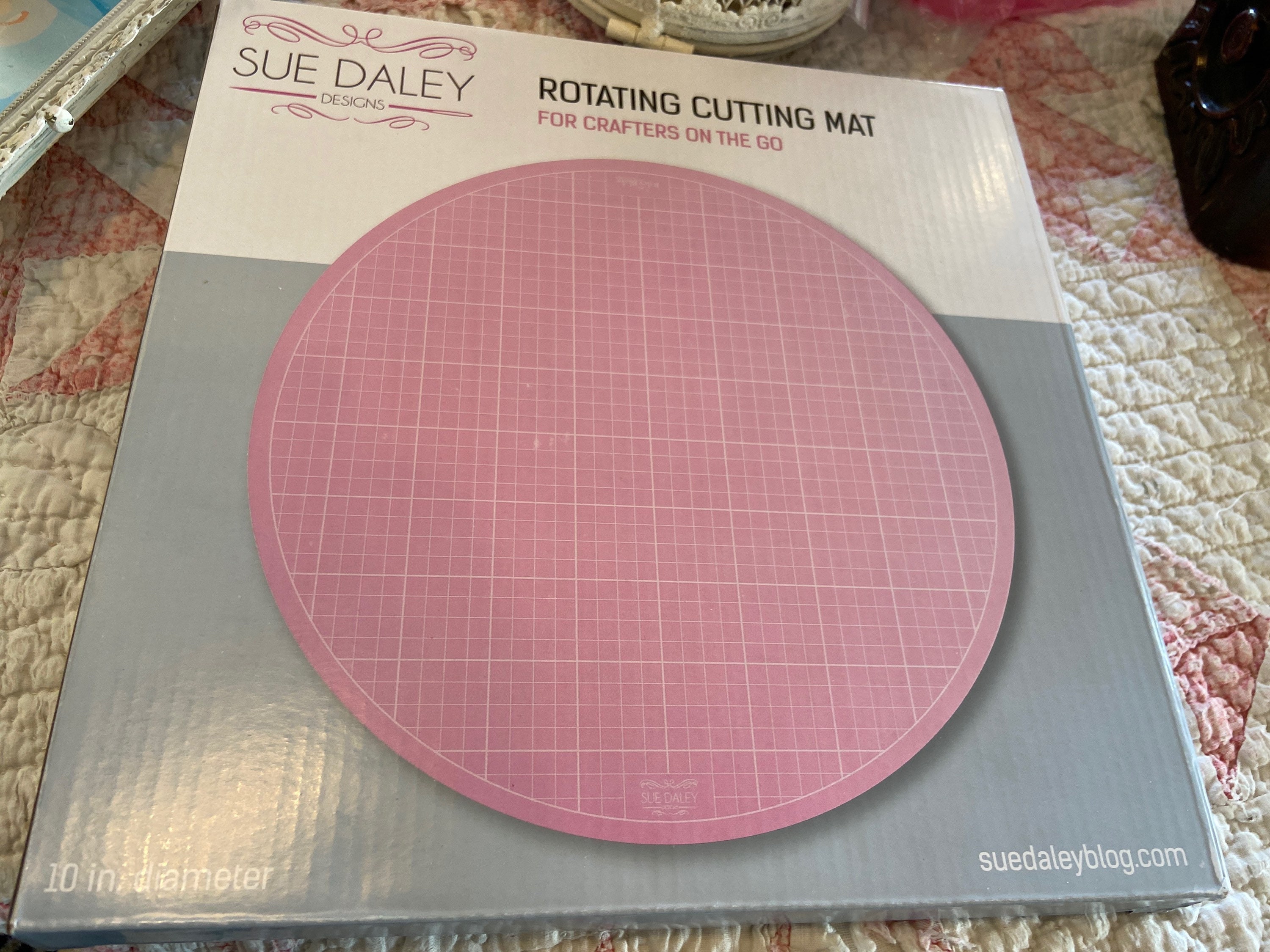 Sue Daley Mat 16 Inch Pink Round Rotating Cutting Mat for Quilting