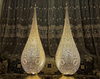 ハンドメイドの真鍮製モロッコフロアランプ：模様のあるスタンドライト