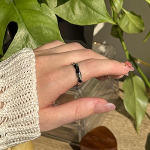 Adjustable 925 Sterling Silver Twisted Ring: Modern Statement Jewelry