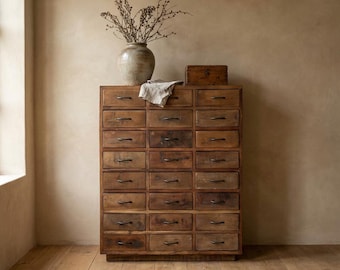 Cómoda Heritage con 24 cajones: muebles vintage fabricados con madera reciclada