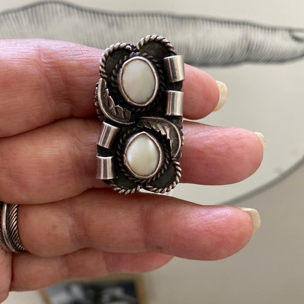 NATIVE AMERICAN Vintage Sterling Silver and Mother of Pearl Ring Size 6.5