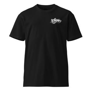 Könnte beinhalten: Schwarzes T-Shirt mit einem weißen Grafikdesign eines stilisierten "Gears"-Logos mit einer karierten Flagge und einem Rennstreifen.