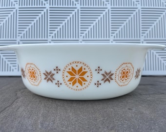 Town and Country 1 1/2 Quart Pyrex Casserole Dish #043