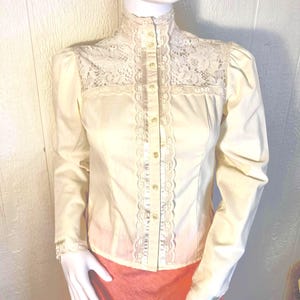 Vintage Gunne Sax Jessica&#39;s Gunnies Blouse Shirt 1970s Ivory Lace XS Victorian High Collar