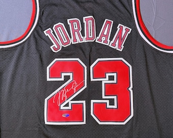 Michael Jordan signiertes Chicago Bulls Trikot mit Echtheitszertifikat