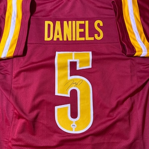 Camiseta firmada por Jayden Daniels de los Washington Commanders con certificado de autenticidad