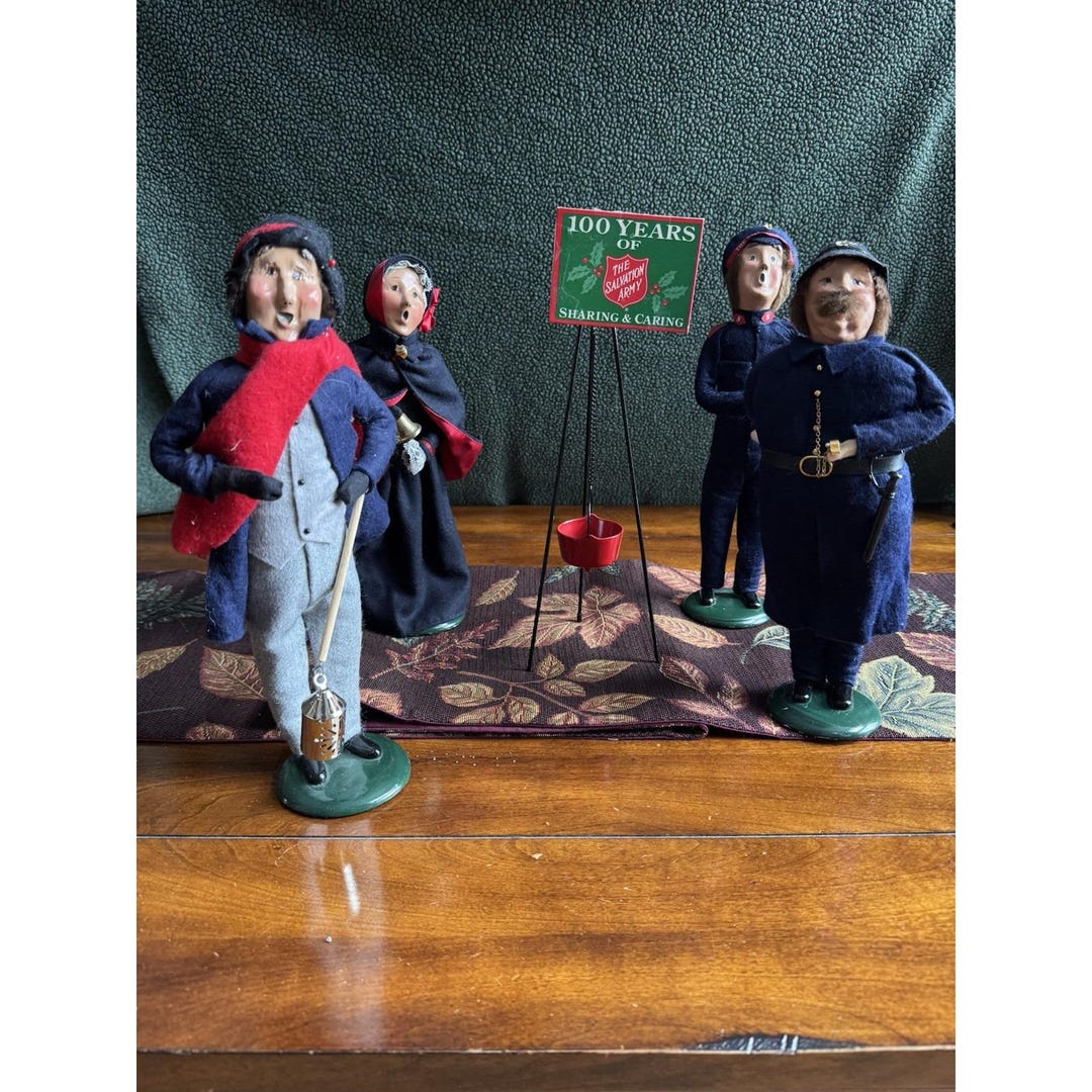 Byers Choice Carolers Salvation Army 4 Figures Plus Red Kettle,