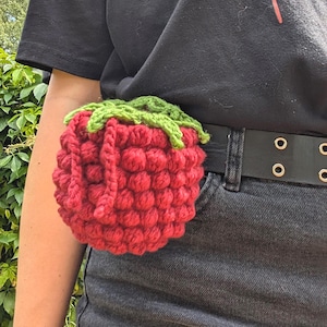 Raspberry crochet bag / Dice pouche / Trinket bag / Coins pouche / Raspberry sack / Fairy purse / Fantasy sack / Fae cosplay / Red belt bag