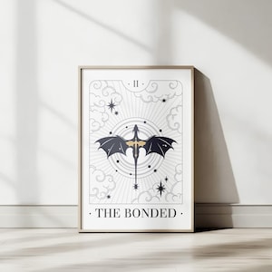 Puede incluir: Una ilustración en blanco y negro de un dragón con detalles dorados, rodeado de nubes y estrellas. El texto "II. THE BONDED." está impreso debajo de la imagen.