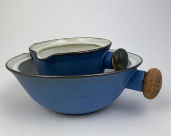 Zaalberg Holland Keramik-Servierschüssel-Set, skandinavisch inspiriertes blaues Steinzeug mit Holzgriffen, niederländisches Design der 1960er Jahre.