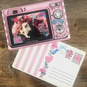 Tarjeta postal/de recortes estilo álbum de recortes con león rosa, diseño femenino (6x4 mate)