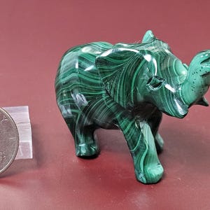 Malachiet olifant gesneden dierenbeeldje steen collectible beeldje groen mineraal snijwerk standbeeld schattig miniatuur figuur cadeau voor haar hem