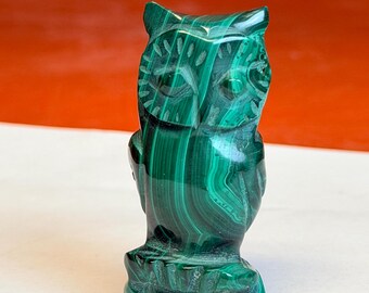 Eulen-Skulptur aus Malachit | Kleine geschnitzte Figur aus grünem Kristallstein