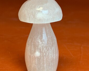 Selenitpilz, 6,35 cm | Geschnitzter weißer Stein, Dekorationsartikel