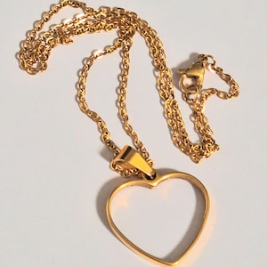 women&#39;s stainless steel necklace with heart pendant