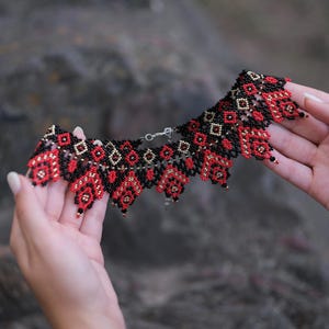 Personligt slaviskt folkhalsband, ukrainska infödda broderismycken, mexikanska Huichol-smycken, pärlhalsband med frö, etno-gerdansk stil