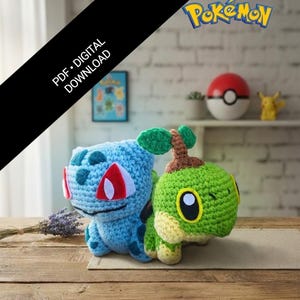 May include: Two crocheted Pokémon figures, a blue Bulbasaur and a green Turtwig, sit on a wooden surface. The Bulbasaur has red accents, and the Turtwig has a brown stem. The image includes the text "PDF • DIGITAL DOWNLOAD".