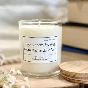 Vela literaria de Boys of Tommen: Cita de Johnny y Shannon, cera de soja de 7 oz