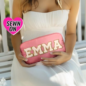 Bolsa de cosméticos personalizada de tamaño L con parches cosidos, bolsa de nailon para maquillaje personalizada, parche con letras iniciales de chenilla, estuche de viaje grande, bolsa de artículos de tocador con protección solar