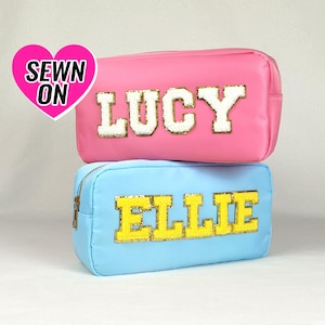 Bolsa de maquiagem costurada grande com patches personalizados, bolsa de cosméticos de nylon, patch de letra inicial de chenille personalizado, estojo de viagem tamanho L, bolsa de higiene pessoal com FPS