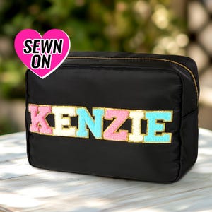 Personalisierte XL Kosmetiktasche Personalisierte X-Large Make-up Nylon Tasche Benutzerdefinierte Chenille Anfangsbuchstabe Name Patch Niedlicher Reisekoffer SPF Kulturtasche