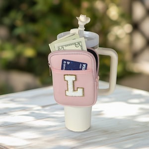 Bolsa para vaso con inicial personalizada, bolsa para botella de agua personalizada, accesorios para taza, riñonera, parche con nombre y letras, 30 oz, 40 oz, 2 bolsillos, accesorio