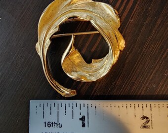 1950s Gold Leaf Brooch: Retro Statement Jewelry