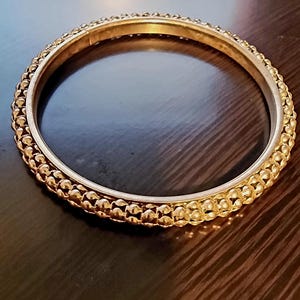 Vintage 1970s Gold Toned Bangle Bracelet, Retro Fashion Jewelry, Classic Statement Piece, Elegant Gold Tone, Boho Chic Accessory
