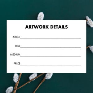 Könnte beinhalten: Weiße Karte mit schwarzem Text, der "Artwork Details" lautet, mit Zeilen für "Artist", "Title", "Medium" und "Price". Die Karte befindet sich auf einem grünen Hintergrund mit weißen, flauschigen Zweigen.