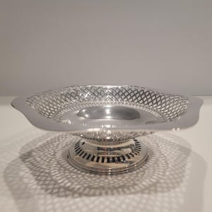 Edwardian Solid Silver Pierced Fruit Bowl – Robert Pringle & Sons, Birmingham 1907 – Openwork Dish – 183g No: SS038