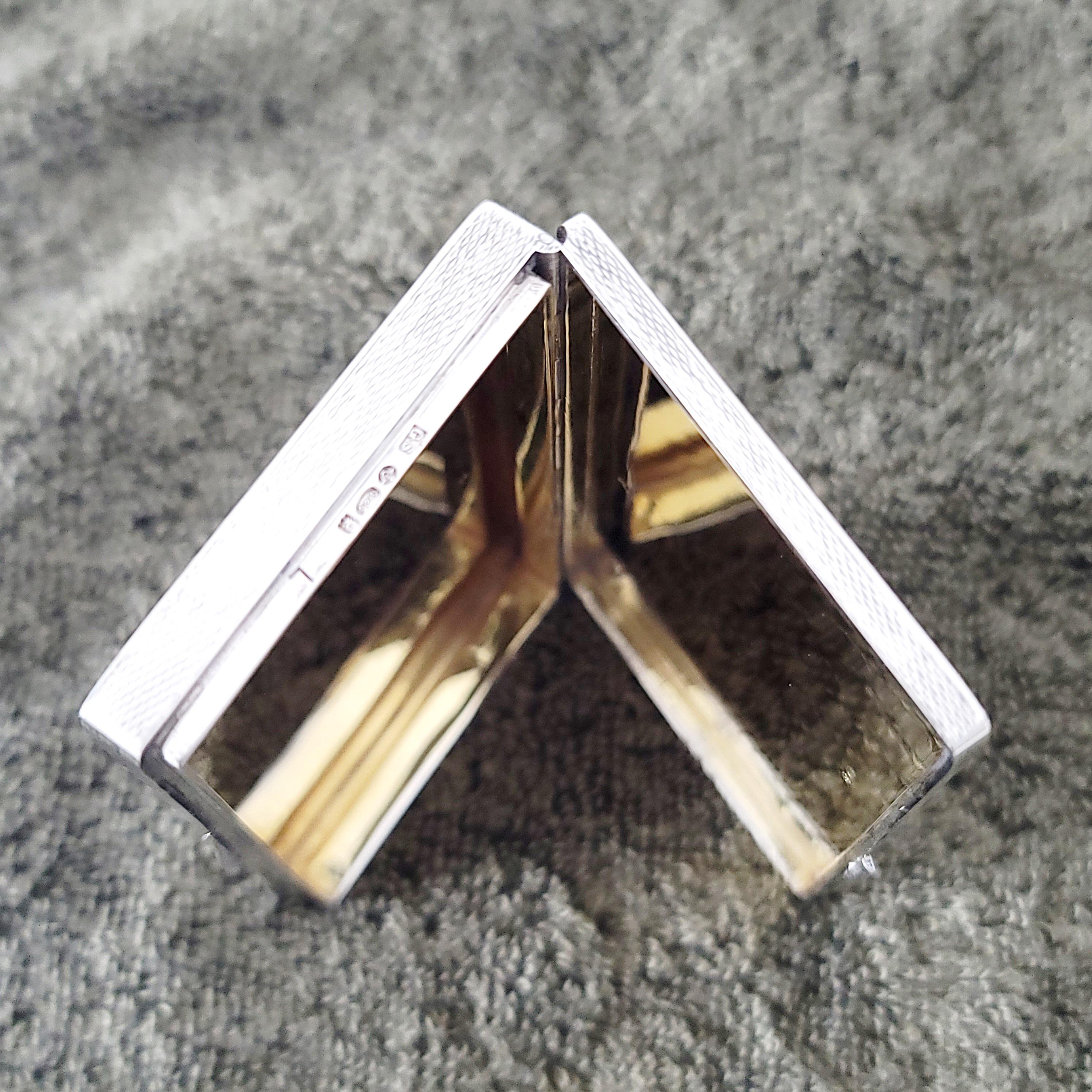 Imported by George Stockwell & Co., a famous London importer in 1910. Made in Switzerland. 925 sterling silver cigarette case. No.: SS063