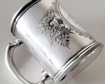 Babykopp i sterlingsilver, 1800-talet: Blomstergravyr från Whiting Mfg., 1883. Nr SS086