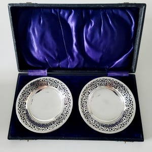 Platos de nuez perforados de plata esterlina Gorham de 1919: Ensayo de Birmingham, caja original n.° SS088