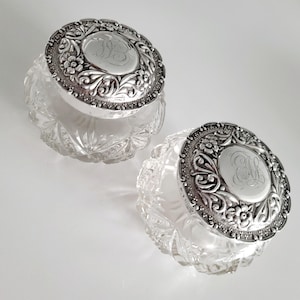 Par de jarrones de tocador Birmingham de plata de ley y cristal tallado, estilo eduardiano de 1904. Ollas de tocador inglesas antiguas, n.° SS075.