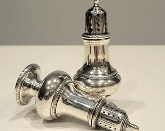 Salero y pimentero Gorham vintage de plata de ley: decoración de mesa neoclásica. N.° SS036