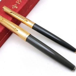 7月限定値下げ　Parker 万年筆 61 ゴールド　おまけ付き Parker Vintage 61 Gold Rainbow Cap Black Fountain Pen