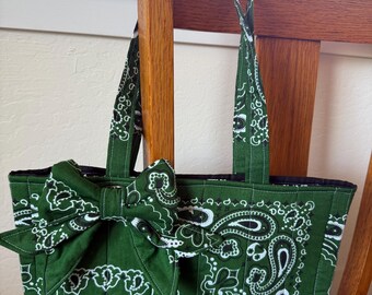 Bolso tote acolchado con pañuelo verde y lazo extraíble, bolso de cachemir, bolso tote estilo western, regalo para chica campestre, bolso hecho a mano para ella.