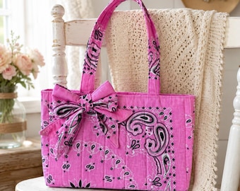 Bolso tote rosa con pañuelo y lazo extraíble / Bolso de vaquera estilo western acolchado / Bolso de hombro con estampado paisley hecho a mano