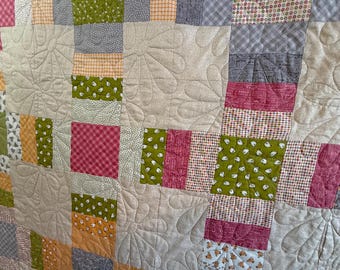 Handmade Patchwork Quilt – Cottage Garden Floral Daisy Design, Farmhouse Bedding (85 x 70)