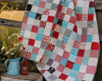 Colcha Fresas y Cenas Dominicales – Colcha de patchwork hecha a mano – Colcha estilo granja en rojo y aguamarina – Colcha grande para cama – Pieza única