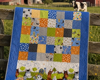 Edredón de animales de granja de 40 x 44 pulgadas, edredón hecho a mano para bebés y niños pequeños, edredón de vaca, caballo, cerdo y oveja de corral, edredón infantil de retazos azules