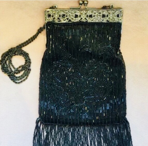 Stunning 1940s-1950s black beaded cross body purse