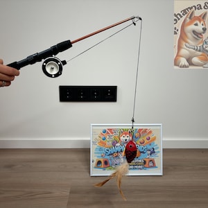 Retractable Cat Teaser Wand with Feathers – Interactive Fish-Style Toy for Cats, Telescopic Play Rod, Perfect for Exercise & Bonding