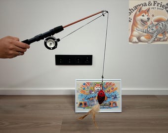 Einziehbarer Katzen Teaserstab mit Federn - Interaktives Fisch-Spielzeug für Katzen, Teleskop-Spielstange, Perfekt für Bewegung & Bindung