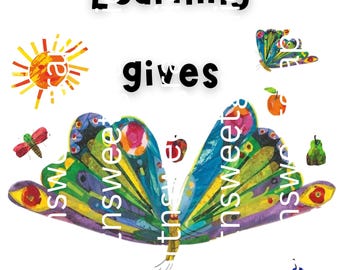Könnte beinhalten: Ein bunter Schmetterling mit dem Text "Learning gives you wings to fly" umgeben von einer Sonne, einem Apfel, einer Birne und einem Marienkäfer. Der Schmetterling hat die Worte "insweet" auf seinen Flügeln.