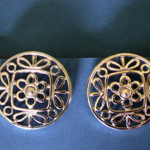 Vintage earrings, Crown Trifari, trifari jewelry, trifari clip earring, trifari earring, vintage jewelry, retro earrings,