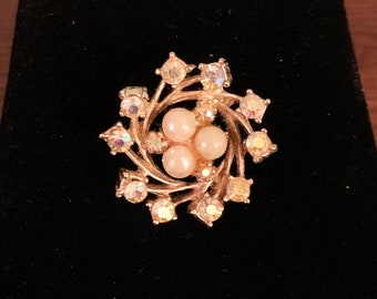 Broche vintage dorée et strass