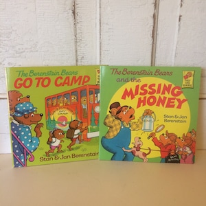 Set of 2 Vintage Berenstain Bears Children&#39;s Books